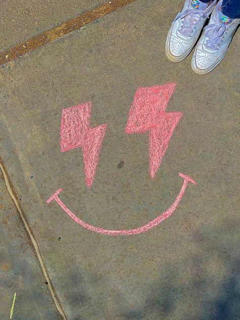 Preppy Things To Draw With Chalk, Painters Tape Chalk Art Sidewalk, Aethstetic Chalk Art, Birthday Sidewalk Chalk, Sidewalk Chalk Art Vsco Easy, Fun Chalk Art, Chalk Drawings, Sidewalk Chalk, Chalk Art