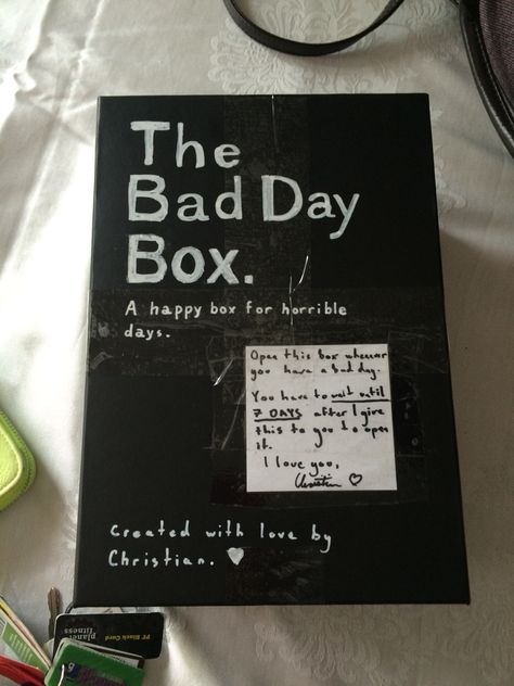 My boyfriend made this for me as a going away to college gift!! Bad Day Box, Diy Christmas Gifts For Boyfriend, Diy Valentines Day Gifts For Him, Saint Valentin Diy, Valentines Bricolage, Anniversaire Diy, Friends Diy, Presents For Boyfriend, Boyfriend Diy