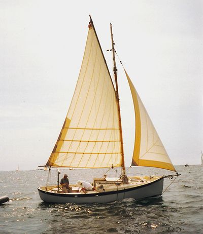 Elf, one of my first professional boats. Traditional, w/ modern updates. Build hull, cabin top, mast, spars, you name it. Cool. Small Sailing Boat, Old Sailboat, Vintage Sailboat, Navi A Vela, Sailing Dinghy, Small Sailboats, Wooden Boat Building, Building Photography, Old Boats