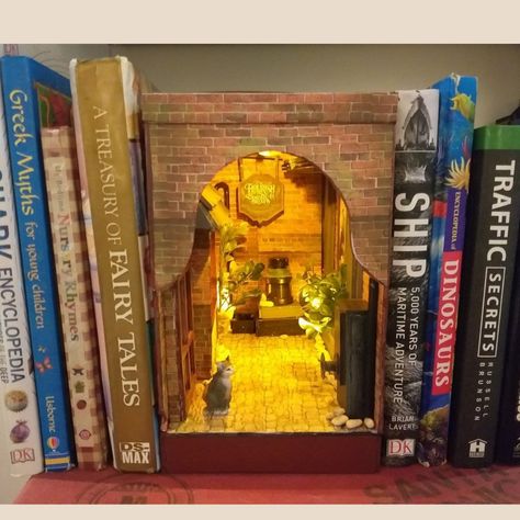 This is a step by step tutorial on how to make a book nook for beginners. Easy Book Nook, Book Nook Ideas, Book Nook Shelf, Nook Shelf, Bookshelf Insert, Brick Paper, Make A Book, Bookshelf Art, Nook Ideas