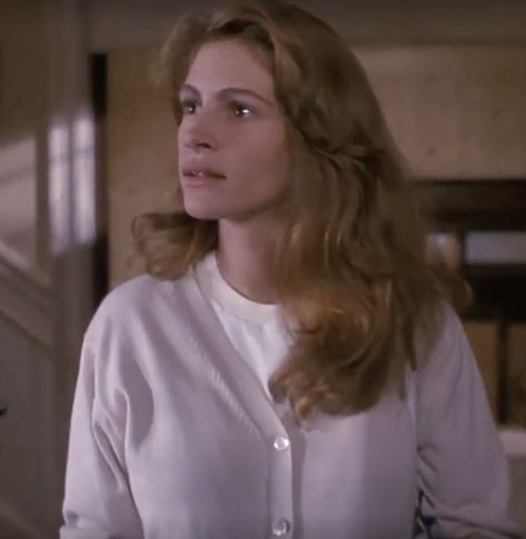 Julia Roberts Sleeping With The Enemy Hair, Julia Roberts Sleeping With The Enemy, Sleeping With The Enemy, Julia Roberts Style, Winter Moodboard, Young Outfit, 90s Films, Fashion 23, Retro Fashion Outfits