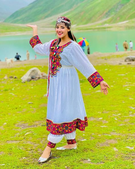 | | •• ＦＲＥＥ ＴＯ ＵＳＥ •• | | | | •• ＳＴＡＹ ＡＣＴＩＶＥ •• | | | | •• I T S " ＴＡＹＹＡＢ •• | | Kashmir Girl, Kashmir Photoshoot, Kashmir Dress, Kashmiri Outfits For Women, Kashmiri Dress, Traveling Pics, Girls Editing, Beautiful Jewish Women, Stylish Dps