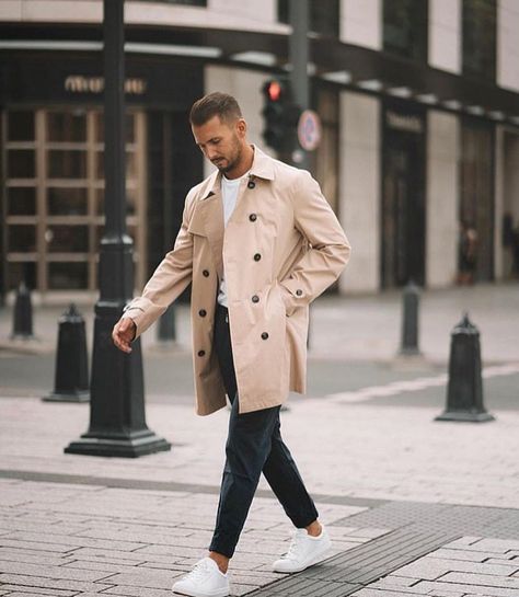 Mens Streetwear Inspiration på Instagram: "Yes or nov😄 Follow @mr.streetwear for more! 📷 by @sandro" Trench Coat Beige, Men's Trench Coat, Trench Coat Outfit, Mens Fashion Blog, Trench Coat Men, Best Mens Fashion, Mens Fashion Classy, Coat Outfits, Mens Fall