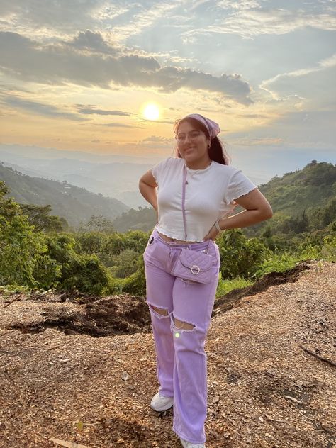 Lilac jean Lilac bag outfit sunset Lilac Jeans Outfit, Lilac Jeans, Lavender Jeans, Monochromatic Outfit, Purple Tee, Kendall Jenner Outfits, Jenner Outfits, Boho Chic Outfits, Lilac Color