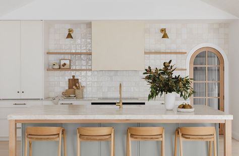 Kitchen Lighting Tips That Transform Your Kitchen Design — Zephyr + Stone Sophisticated Coastal, Kitchen Lighting Design, 2024 Kitchen, Coastal Interiors Design, Warm Interior, Japandi Style, Coastal Kitchen, Scandinavian Kitchen, Island Design