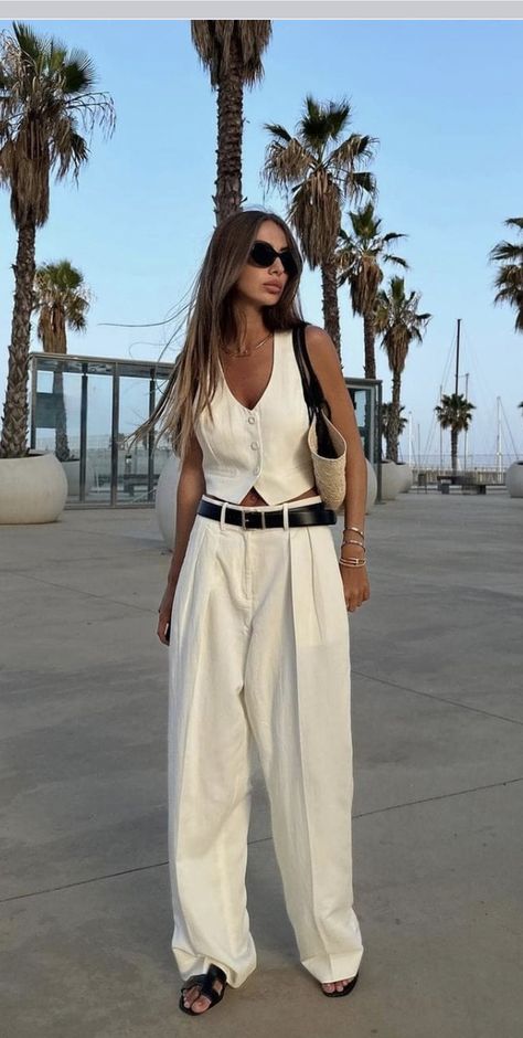 2025 Outfits, Moda Over 40, Palm Springs Outfit, Minimal Stil, Minimalist Moda, How To Look Expensive, Cute Vacation Outfits, Spring Trends Outfits, Chique Outfits