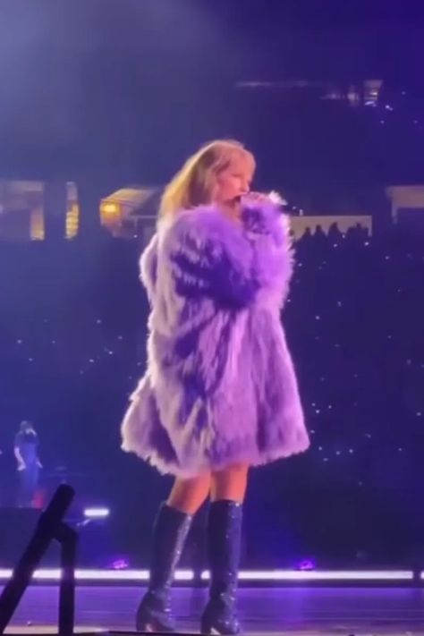 Taylor Swift Fur Coat, Taylor Swift Midnights Era, Purple Fur Coat, Taylor Swift Costume, Midnights Era, Era Tour, Pink Fur Coat, Outfits Night Out, Taylor Swift Midnights