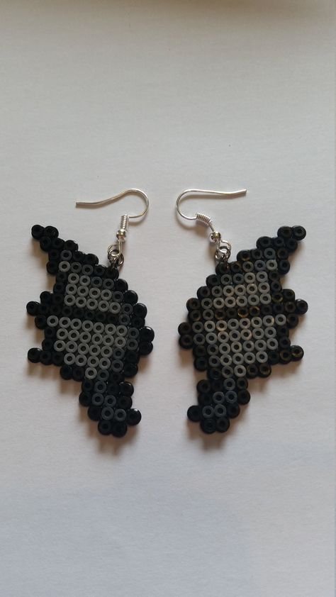 Perler Bead Witchy, Grunge Perler Beads, Pearler Bead Earrings Diy, Pyssla Earrings, Bat Perler Bead Pattern, Witchy Perler Beads, Pixel Art Earrings, Skeleton Perler Beads, Small Pearler Beads Patterns