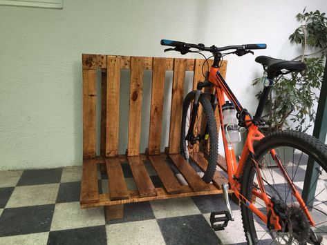 Bike Rack Diy, Pallet Bike Racks, Wood Bike Rack, Diy Bike Rack, Electric Bike Diy, Biking Diy, Wooden Bike, Garage Organization Diy, Diy Garage Storage