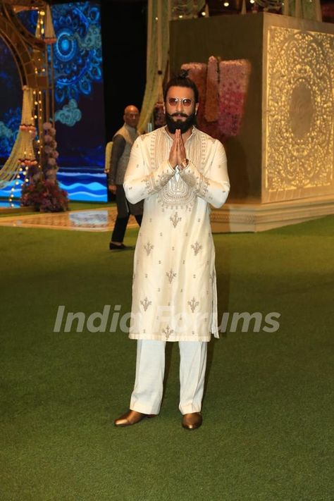 Ranveer Singh attend Anant Ambani and Radhika Merchant’s mehendi ceremony Ranveer Singh Kurta, Ranveer Singh Fashion, S Mehendi, Anant Ambani And Radhika Merchant, Saqib Saleem, Radhika Merchant, Anant Ambani, Mehendi Ceremony, New Television