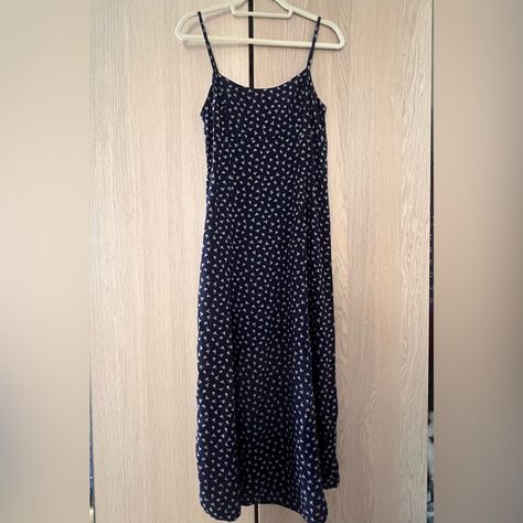 Navy Blue Dress With White Floral Print From Brandy Melville Navy Blue Dress, Navy Blue Dresses, Blue Dress, Brandy Melville, Brandy, White Blue, Dresser, Blue White, Color Blue