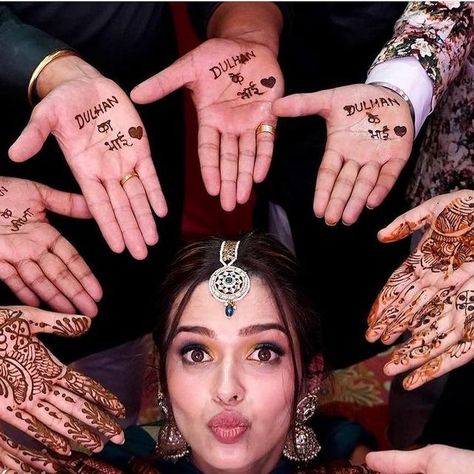 Wedding Inspiration | Bridal accessories on Instagram: "Mehndi poses to try out with your bridesmaids 🤩

@monikasharma95 

Follow @weddinganswers for latest wedding ideas 
.
.
.
.
.
.
.
.
.
.
.
.
.
.
.
.
DM for promotions and features 

#mehndi #mehendibride #bridesmaids #mehendijewellery" Team Bride Mehndi, Bridesmaid Mehndi, Mehndi Poses, Bride Mehndi, Poses To Try, Team Bride, Bridal Accessories, Henna, Wedding Inspiration