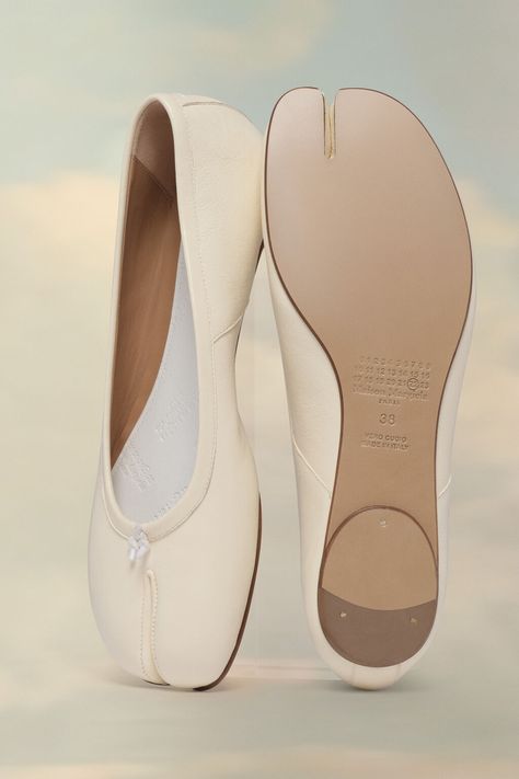 Tabi Ballet Flats, Tabi Ballerina, Ballet Flats White, Japanese Socks, Japanese Bag, Tabi Shoes, Ballerina Shoes Flats, Ballerina Shoes, White Flats