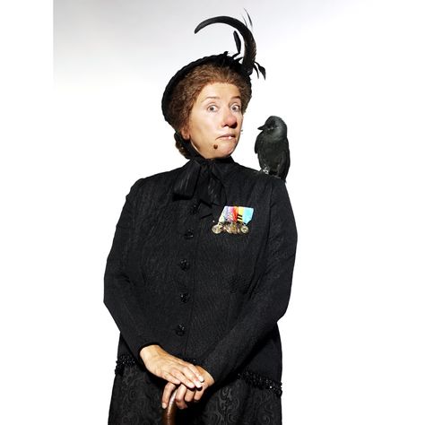 Nanny McPhee Costume Emma Thompson Nanny Mcphee, Fancy Dress Ideas, Nanny Mcphee, Maggie Gyllenhaal, Costume Sewing Patterns, Emma Thompson, Unique Halloween Costumes, Costume Patterns, Movie Costumes