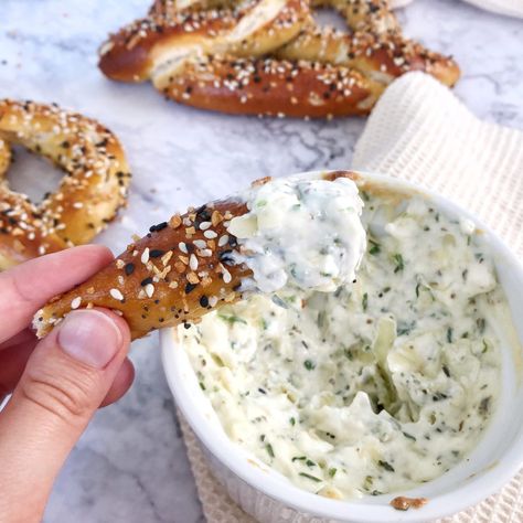 Pretzel Crisps Dip, Cheese Dip For Soft Pretzels, Garlic And Herb Cream Cheese, Pretzel Dip Recipes, Herb Cream Cheese, Cream Cheese Spread Recipes, Pretzel Thins, Beer Pretzels, Recipe With Cream Cheese