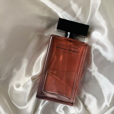 Narciso For Her Perfume, Narciso Rodriguez For Her Musc Noir Rose, Narciso Perfume, Narciso Rodriguez Musc Noir Rose, Musc Noir Rose, Narciso Rodriguez Perfume, Alcoholic Drinks Pictures, Summer Perfume, Fragrances Perfume Woman