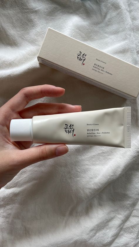 Skin Care Sephora Skincare, Korean Skin Care Aesthetic, Korean Face Care Aesthetic, Korean Skincare Products Aesthetic, Kbeauty Korean Skincare Aesthetic, Korean Sunscreen, Slincare Girl Aesthetic, Real Skin, Organic Sunscreen