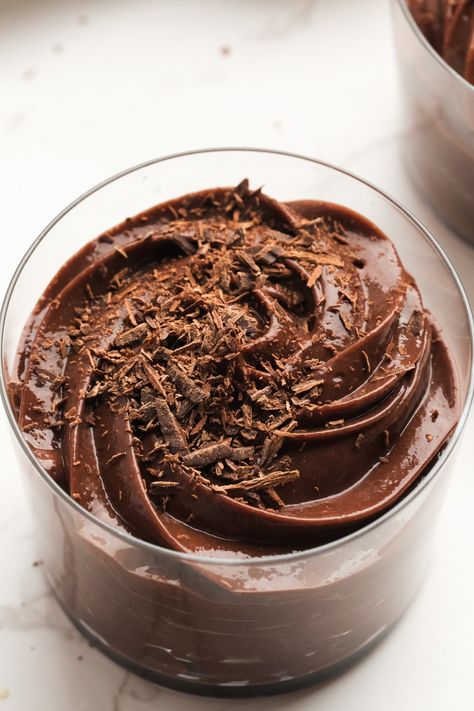 Nice Dessert Recipes, Choc Mousse Recipe, Chocolate Mousse Parfait, Chocolate Mousse Recipe Easy Pudding, Dessert Chocolate, Coffee Flavored Desserts, Easy Dessert For One, Easy French Desserts, French Chocolate Mousse