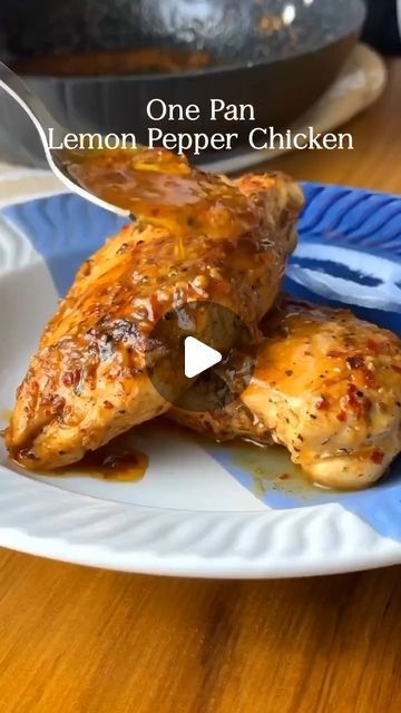 Lemon Pepper Chicken, Chilli Flakes, Chicken Stuffed Peppers, Lemon Pepper, Mediterranean Diet Recipes, Oregano, Chicken Breast, Healthy Life, Chicken Dishes