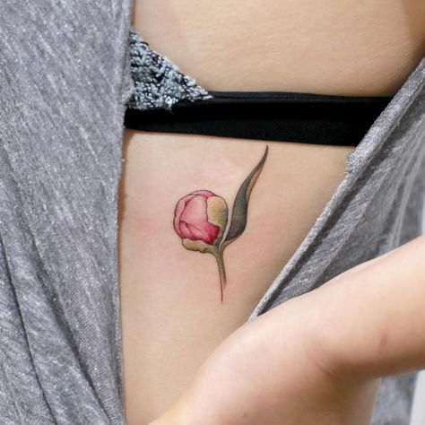 Bud Tattoo, Peony Tattoo, Ribcage Tattoo, Tattoos Skull, Peonies Tattoo, Tattoo Desings, Women's Tattoo, Tattoo Designs And Meanings, Dream Tattoos