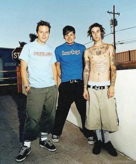 Blink 182 90s Aesthetic, Early 2000s Punk Fashion, Blink 182 90s, Blink 182 2023, Blink 182 Fashion, Blink 182 Outfit, Blink 182 2000s, Blink 182 Concert Outfit, Pop Punk Outfits