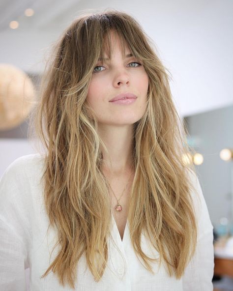 50 Fresh Ideas For Long Hair With Bangs Messy Wavy Hair, Layered Thick Hair, Long Shag Hairstyles, Long Shag Haircut, Shaggy Haircuts, Hair Adviser, Wispy Bangs, Shag Haircut, Long Hair With Bangs