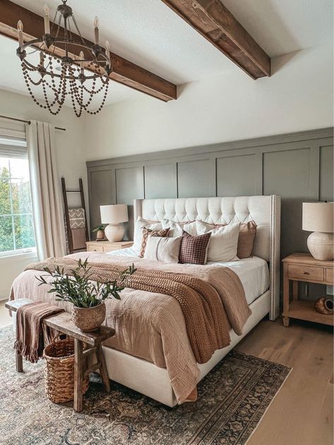 House Aesthetic Interior Design Bedroom, Neutral Room With Accent Wall, House Design Interior Bedrooms Master, Grey Wall Bedroom Color Schemes, Farmhouse Decor Master Room, Bedroom Idea Neutral, Owners Suite Bedroom Ideas, Bedroom Design Wood Furniture, Best Master Bed Paint