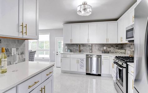 White cabinet kitchen with marble tile floors and marble backsplash White Marble Kitchen Ideas, White Marble Floor Kitchen, Kitchen Ideas Marble, Marble Kitchen Ideas, Friend Projects, Sandstone Kitchen, Backsplash Options, Marble Floor Kitchen, White Marble Kitchen