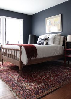 Persian rugs under bed gives this room the wow factor - dark wall colour like BM Hale Navy Jenny Lind Bed, Navy Blue Paint Colors, Navy Bedrooms, Ikea Pillows, Hale Navy, White Linen Bedding, Blue Paint Colors, Master Bed, A Rug