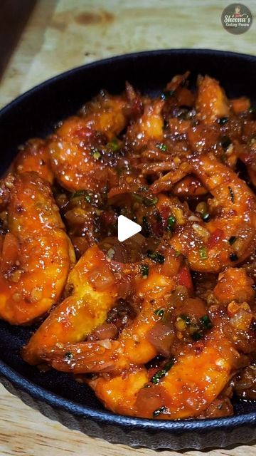 19K views · 1.8K likes | Sheena's Cooking Passion on Instagram: "Happy Weekend all,  Its 8th Anniversary of SCP today 🥳. It has been a long way. Anyhow, we are making Chili Prawns. Its super simple and sedap. Always remember not to overcook you prawns. Hapyp trying 🤗  Recipe 28/150  Chili Prawns By Sheena  Ingredients :-  1/2 kg prawns (marinated with 1/2 ts turmeric powder, some salt and 3 ts corn flour)  1 onion (finely chopped) 2 cm ginger (finely chopped) 4 cloves garlic (finely chopped) 8 cili padi (finely chopped) 1/2 tomato (seeds removed) Handful coriander leaf  Handful spring onions 2 tbs oyster sauce 2 tbs thai chili sauce 2 tbs dried chili paste Salt  1 ts sugar 1/2 cup water  Method :-  1. In a pan, heat up oil and shallow fry prawns, each side for 1 minute 2. Strain prawns f Prawn Platter, Making Chili, Fried Prawns, Prawns Fry, Thai Chili Sauce, How To Make Chili, Thai Chili, Corn Flour, Chili Paste