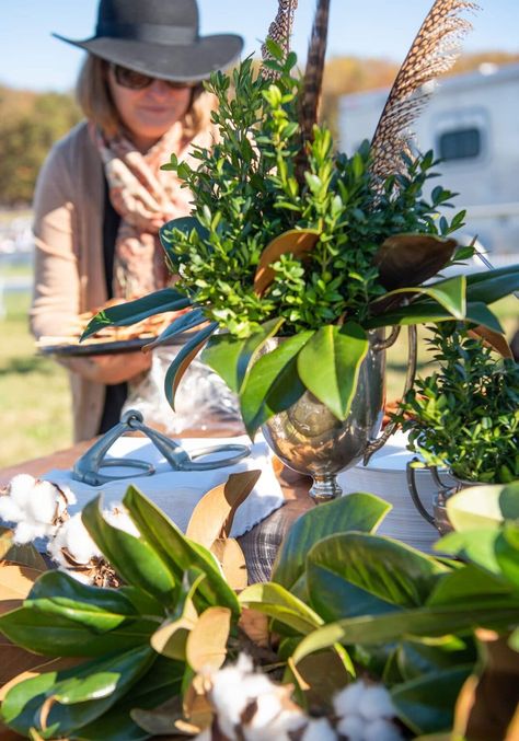 Decorating Your Steeplechase Tailgate - Wine and Country Life Steeplechase Tailgate Decorating, Keeneland Tailgate, Thanksgiving Tailgate, Steeplechase Tailgate, Polo Tailgate, Kentucky Derby Tablescape, Polo Picnic, Fox Hunting Decor, Tailgate Decorations