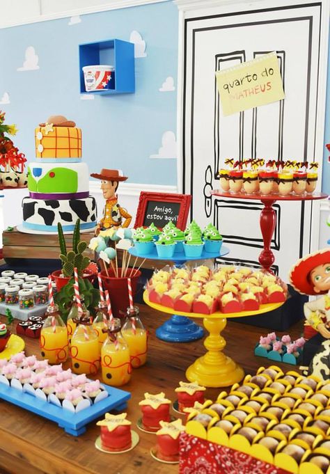 toy-story-birthday-party-ideas-via-little-wish-parties-childrens-party-blog-dessert-table Toy Story Birthday Party Ideas, Toy Story Party Decorations, Toy Story Baby, Toy Story Theme, Trendy Toys, Toy Story Cakes, Toy Story Birthday Party, Birthday Desserts, Birthday Toys