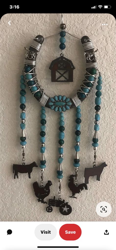 Beaded Horseshoe, Steel Anniversary Gifts, Horseshoe Crafts Projects, Wind Chimes Homemade, Boho Jewelry Diy, Horseshoe Projects, Western Crafts, Horseshoe Decor, Horseshoe Crafts