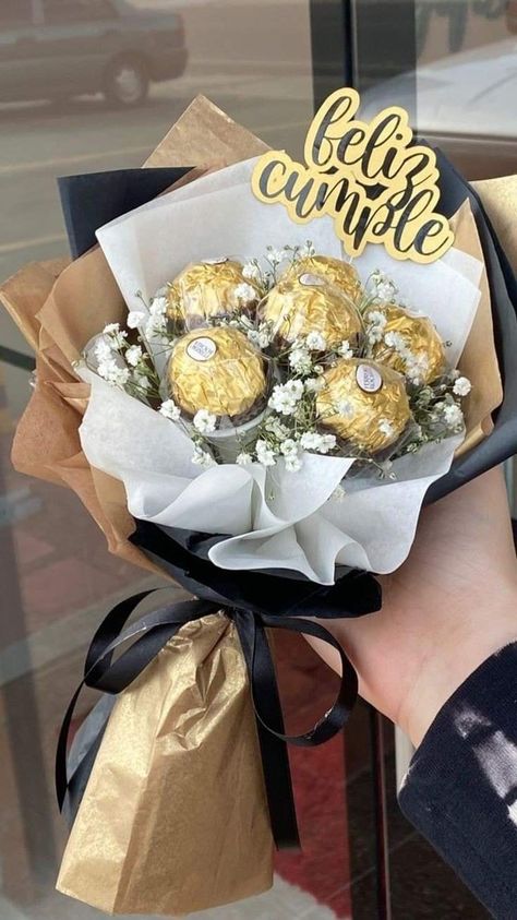 Home Decor Ideas Farmhouse, Candy Gifts Diy, Decoration Buffet, Chocolate Flowers Bouquet, Chocolate Bouquet Diy, Candy Bouquet Diy, Diy Bouquet Wrap, Flower Bouquet Diy, Diy Gift Set