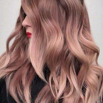 Ashy Rose Gold Blonde Caramel Highlights, Rose Blonde Hair, Mauve Hair, Hair Caramel, Gold Balayage, Rose Gold Balayage, Gold Ideas, Gold Hair Colors, Strawberry Blonde Hair Color