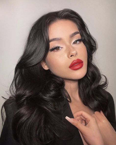 Trucco Glam, Red Makeup Looks, Seductive Makeup, Feminine Makeup, Red Lips Makeup Look, Maquillage On Fleek, Classy Makeup, Red Lipstick Makeup, Casual Makeup