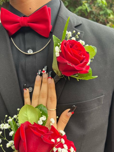 Prom Ideas For Couples, Red Prom Outfits For Guys, Red And Black Suit, Black And Red Prom Suits, Guys Hoco Outfit, Red Prom Suit, Couples Prom Pictures, Black Prom Suits, Couples Prom