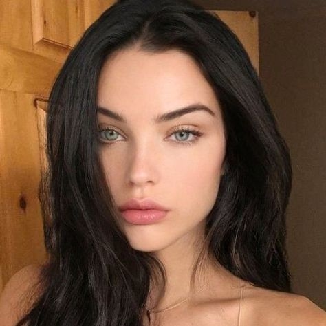 Pale Girls With Black Hair, Blue Eyes Dark Hair Girl, Dark Hair Blue Eyes Girl, Black Hair Pale Skin Aesthetic, Black Hair With Green Eyes, Black Hair Grey Eyes, Green Eyes And Black Hair, Dark Hair Beauty, Dark Brown Hair Pale Skin