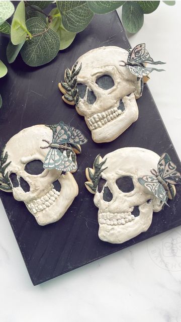 Moth Cookies, Skeleton Cookies, Halloween Eats, Butterfly Halloween, Skull Cookies, Pop Ideas, Cookie Videos, Cookie Tutorials, Wafer Paper