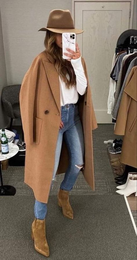 Fall boots and hat style outfit ideas inspirtation Outfit Ideas With Hats, Weekend Casual Outfits, Effortless Fall Fashion, Fall Fashion Looks, Effortless Style Fall, Fall Fashion Outfit Ideas, Fall Outfits With Hats, Winter Night Outfit, Fall Fashion Inspiration