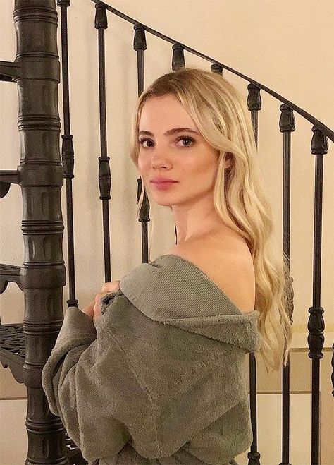 Freya Allan, Alam Yang Indah, The Witcher, Online Dating, Celebrities Female, Celebrity Crush, Favorite Celebrities, Beauty Women, Actors & Actresses