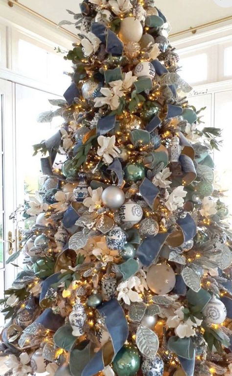 Ribbon On Christmas Tree Ideas, Burlap Ornaments, Blue Christmas Tree Decorations, Welcome To Christmas, Royal Christmas, Blue Christmas Tree, Ribbon On Christmas Tree, Christmas Tree Ideas, Rustic Christmas Tree