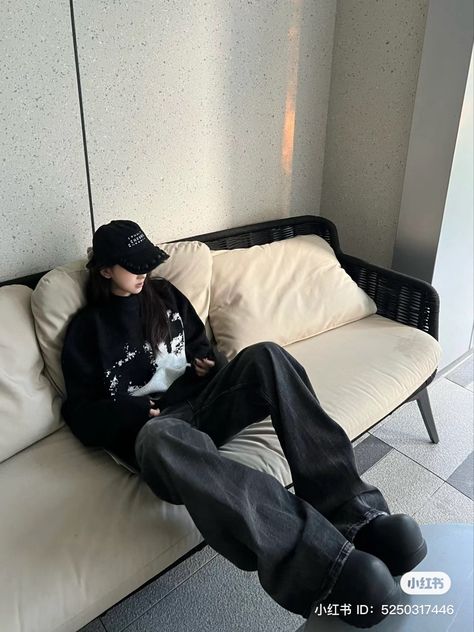 Black Aesthetic Clothes, Acubi Fashion Outfit, Fashion Dark Aesthetic, White Baggy Jeans, Boyish Outfits, Acubi Fashion, Korean Outfit Street Styles, Fashion Dark, Black Jeans Outfit