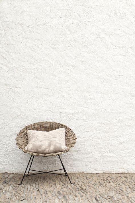 . Stucco Walls, Farmhouse Cottage, 背景 シンプル, Take A Seat, Chairs Armchairs, White Wall, Wicker Chair, Wabi Sabi, Textured Walls