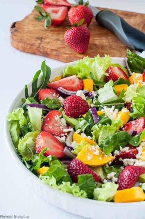 Strawberry Mango Salad, Mango Spicy, Salad Taco, Salad Macaroni, Salad With Goat Cheese, Salad Kale, Citrus Vinaigrette, Goat Cheese Recipes, Salad Pasta