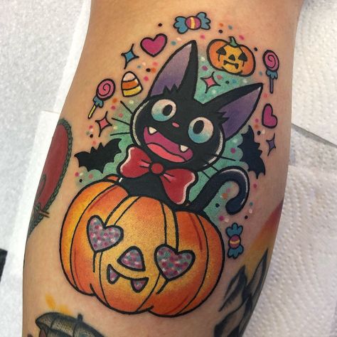 Cute Halloween Cat Tattoo, Cute Jackolantern Tattoo, Kiki Cat Tattoo, Halloween Tattoo Color, Pumpkin Cat Tattoo, Kawaii Halloween Tattoo, Jiji Tattoo Studio Ghibli, Jiji Kiki's Delivery Service Tattoo, Kawaii Tattoo Sleeve