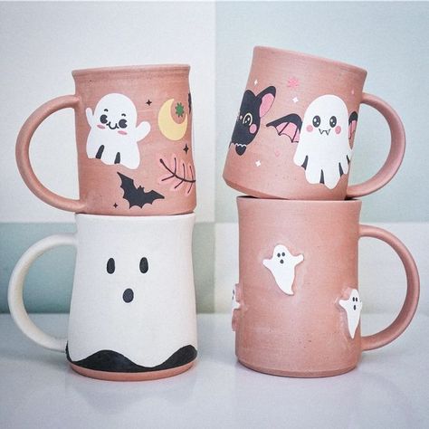 Cute Pottery Painting Ideas Halloween, Easy Painting Ideas Pottery, Bisqueware Painting Ideas, Pottery Ideas Halloween, Autumnal Pottery Painting, Underglaze Painting Ideas, Spooky Pottery Painting, Diy Ceramic Painting Ideas, Pottery Painting Ideas Halloween