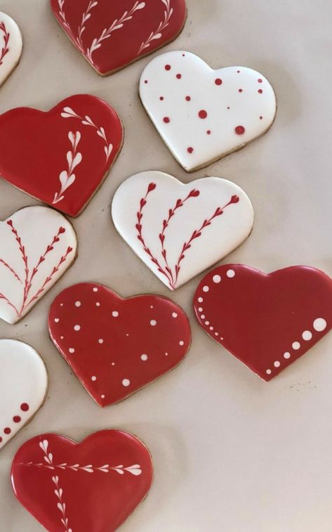 Heart Iced Cookies, Heart Cookie Decoration, Red And White Cookies Decorating Ideas, Frosted Valentine Sugar Cookies, Valentine Iced Sugar Cookies, Heart Cutout Cookies, Royal Iced Valentine Cookies, Iced Valentine Cookies, Decorating Heart Cookies