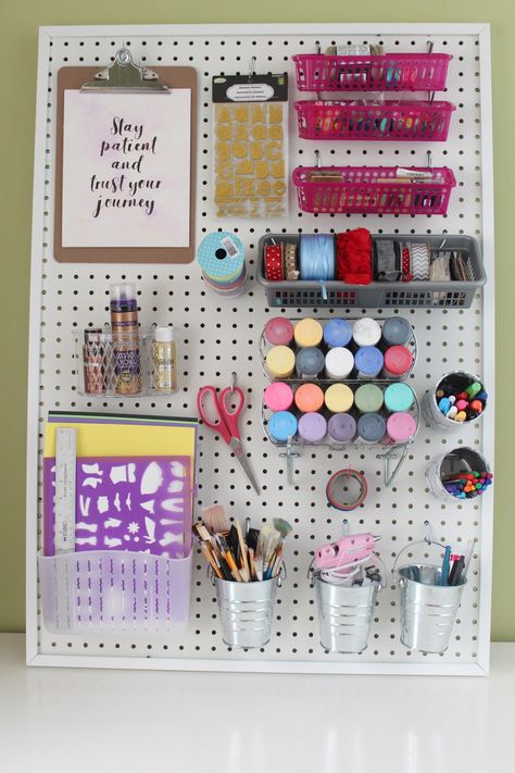 DIY Pegboard for Craft Room with Dollarstore accessories - IKEA HACK Pegboard Craft Room, Ikea Pegboard, Diy Pegboard, Pegboard Ideas, Craft Tables With Storage, Craft Storage Cabinets, Craft Paper Storage, Artsy Crafts, Small Craft Rooms