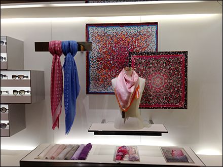 Louis Vuitton Spring Kerchiefs Scarves Display, Clothing Boutique Interior, Luxury Retail Store, Scarves Store, Scarf Display, Clothing Store Interior, Visual Merchandising Displays, Store Design Boutique, Store Window Displays